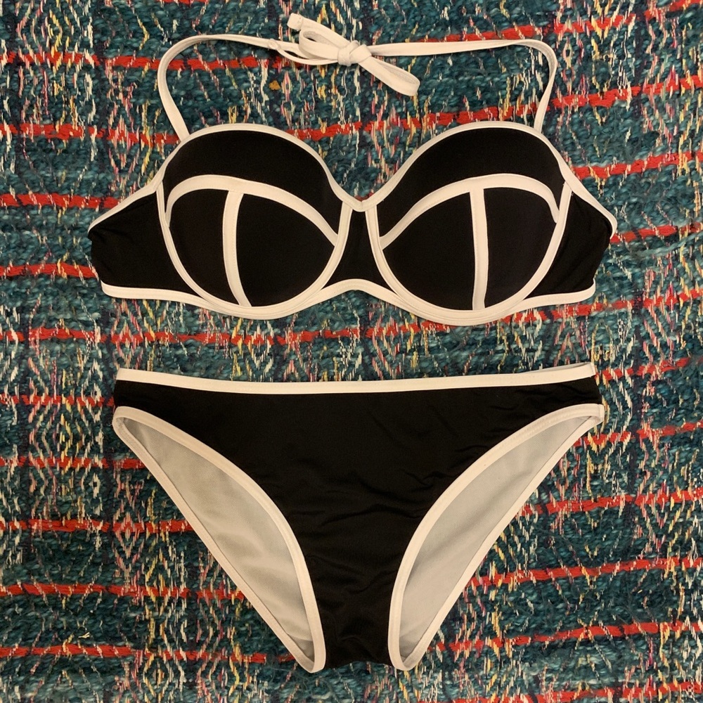Black & White Bra Bikini 🖤